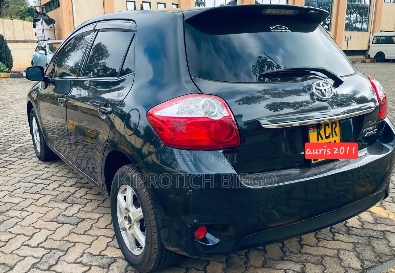 Toyota Auris 2011 Black