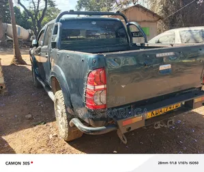 Toyota Hilux 2013 Green