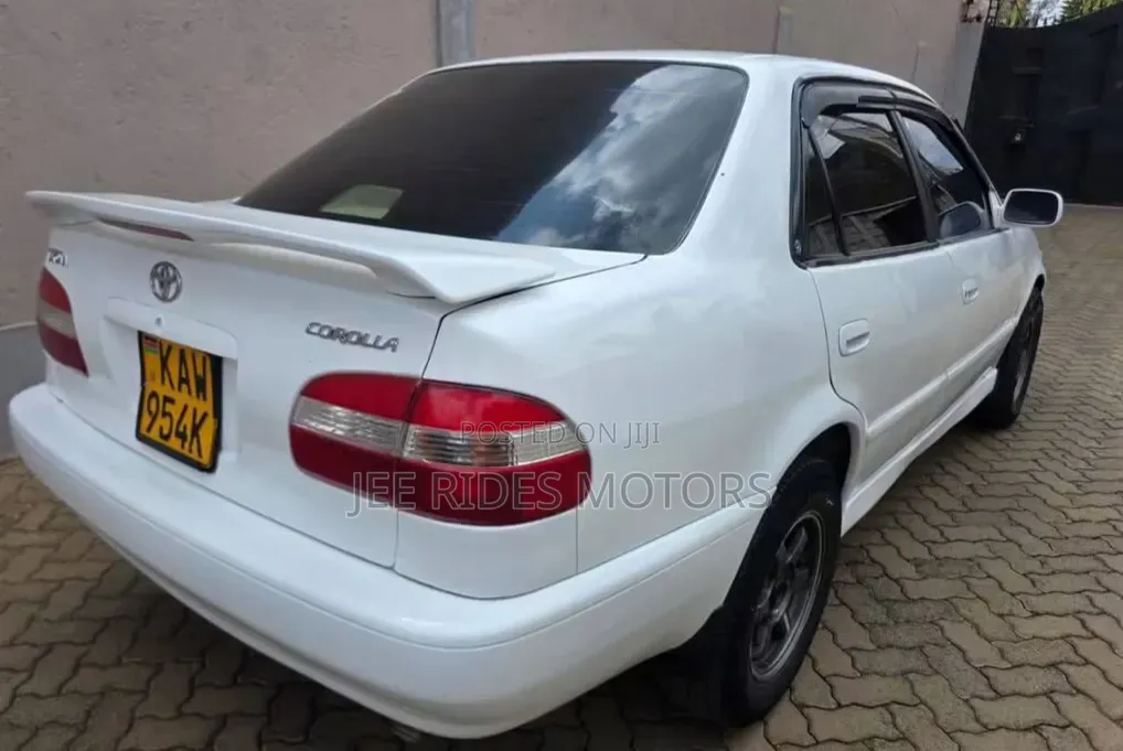 Toyota Corolla Automatic 1999 White