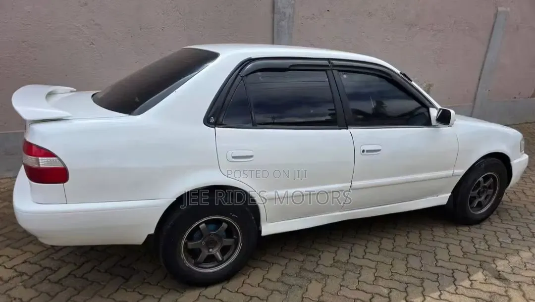 Toyota Corolla Automatic 1999 White