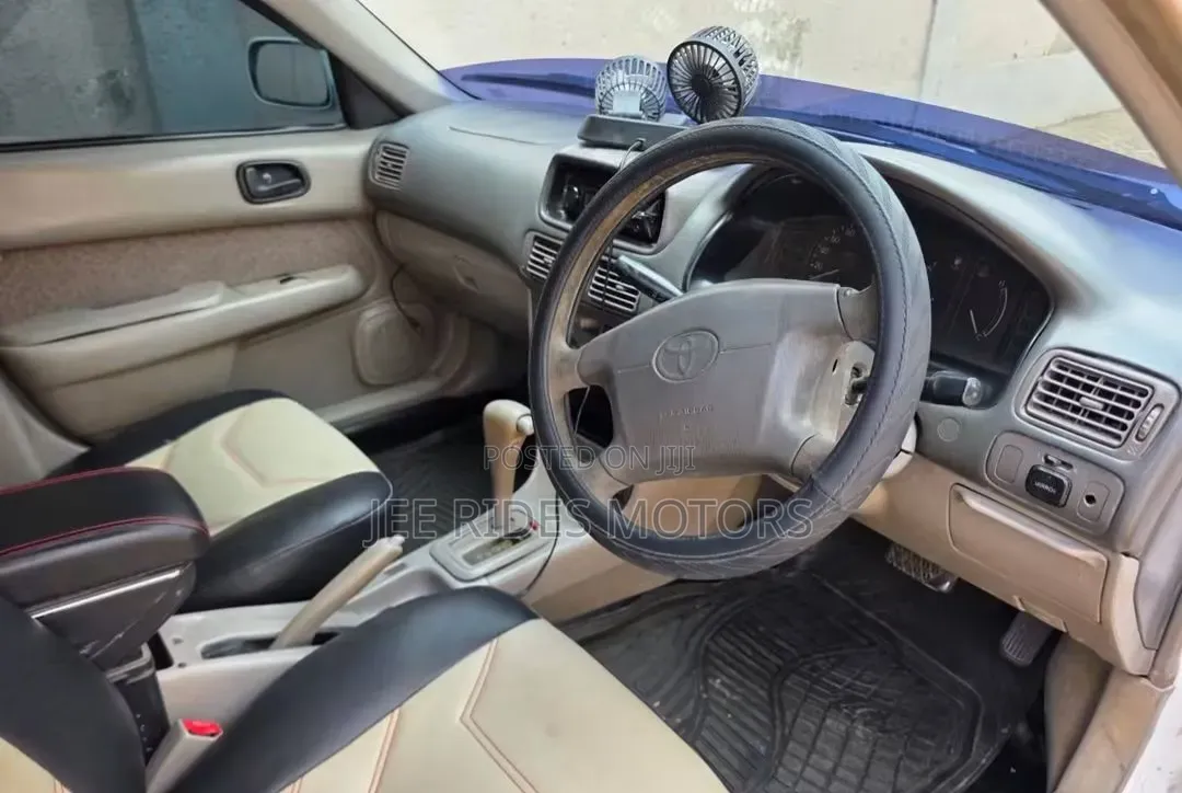 Toyota Corolla Automatic 1999 White