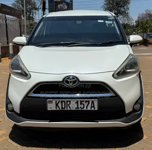 Toyota Sienta 1.5 FWD (6-seater) 2017 White