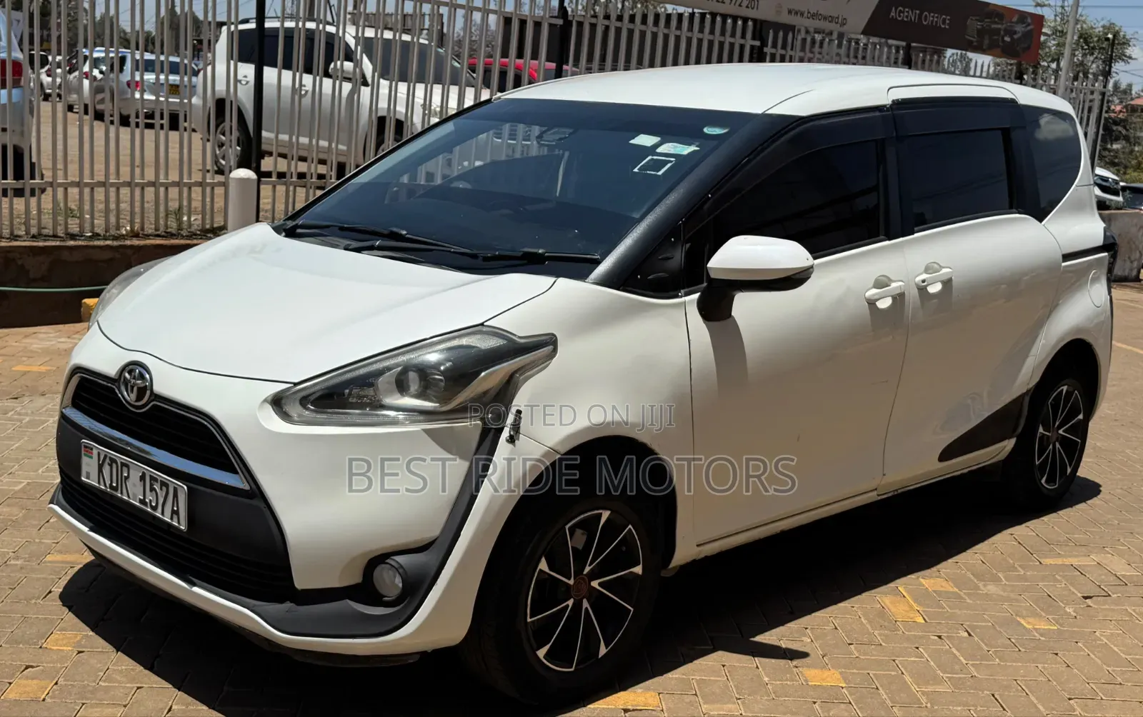 Toyota Sienta 1.5 FWD (6-seater) 2017 White