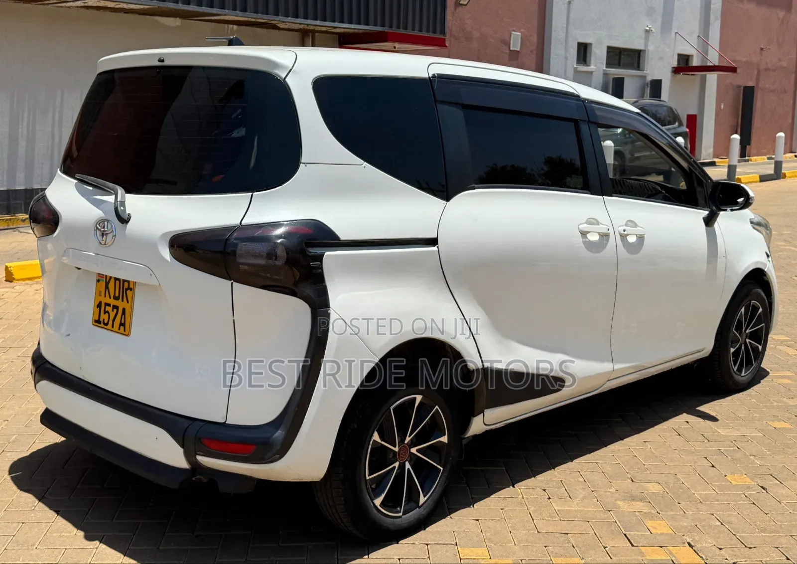 Toyota Sienta 1.5 FWD (6-seater) 2017 White