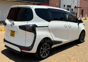 Toyota Sienta 1.5 FWD (6-seater) 2017 White