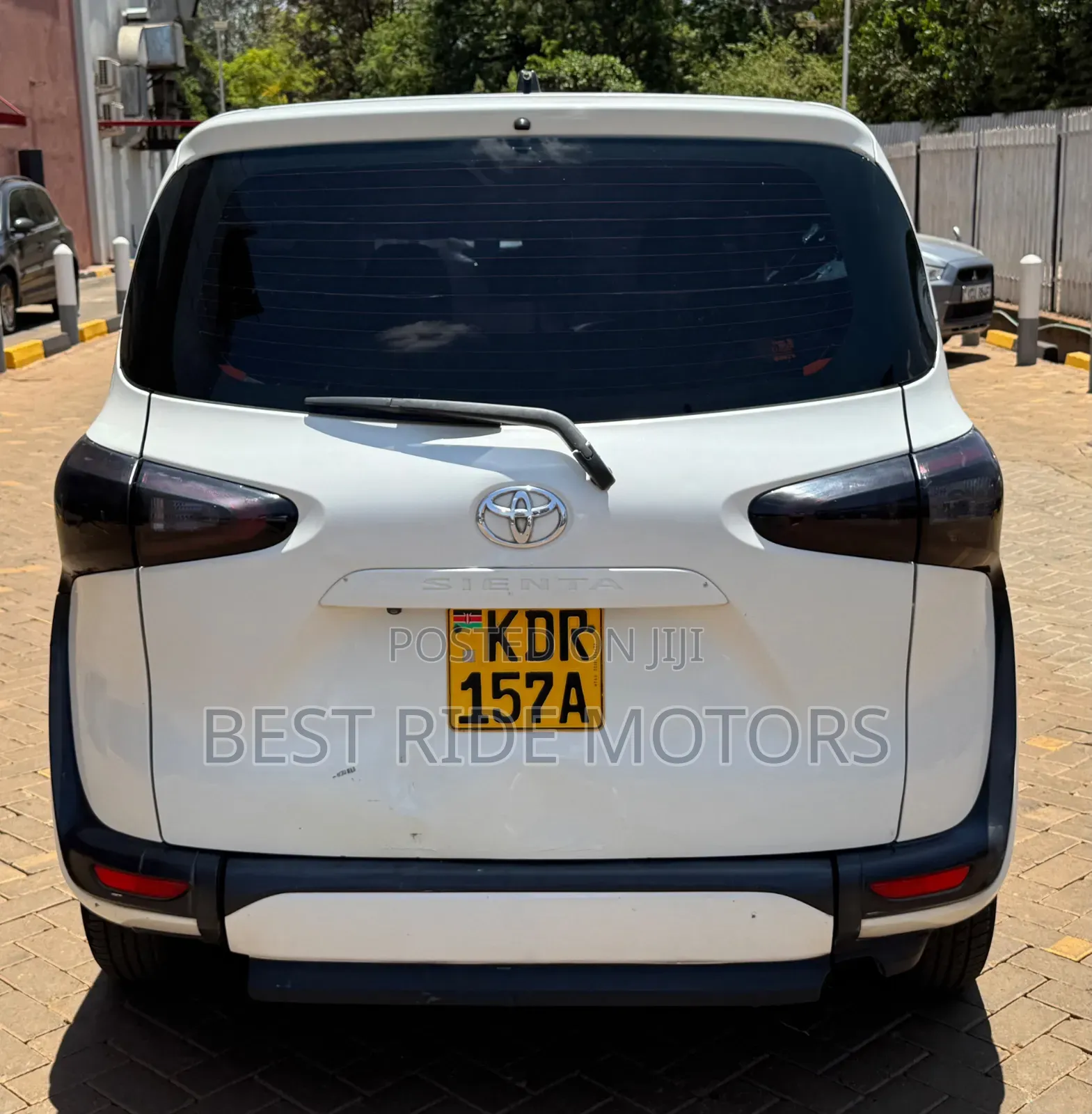 Toyota Sienta 1.5 FWD (6-seater) 2017 White