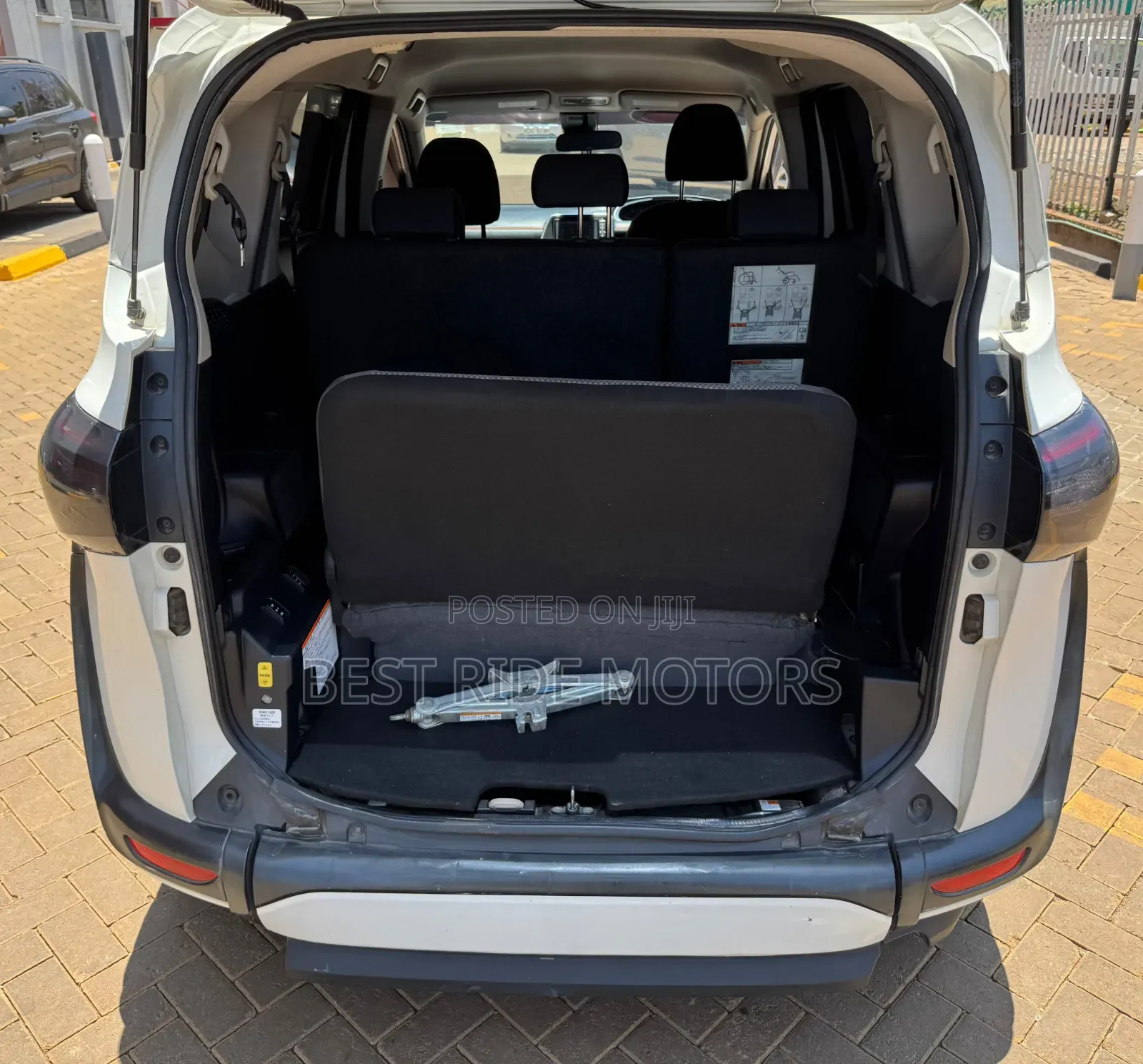 Toyota Sienta 1.5 FWD (6-seater) 2017 White