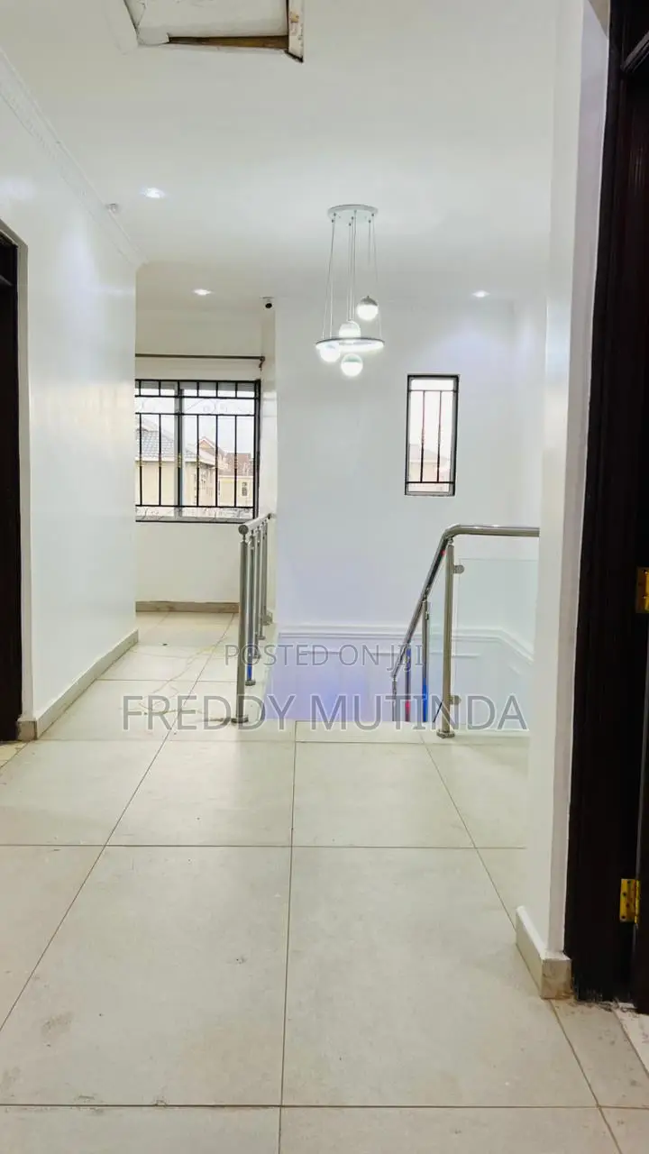 5bdrm House in Complex Utawala for sale