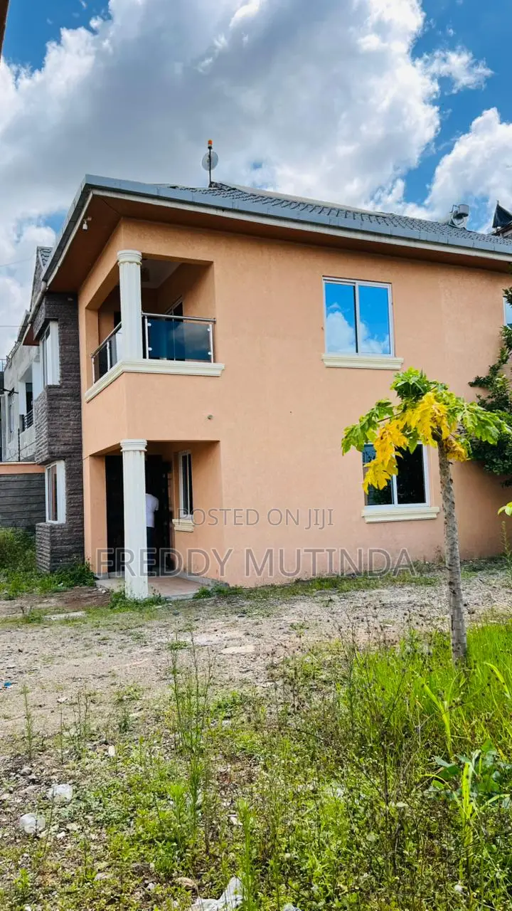 5bdrm House in Complex Utawala for sale