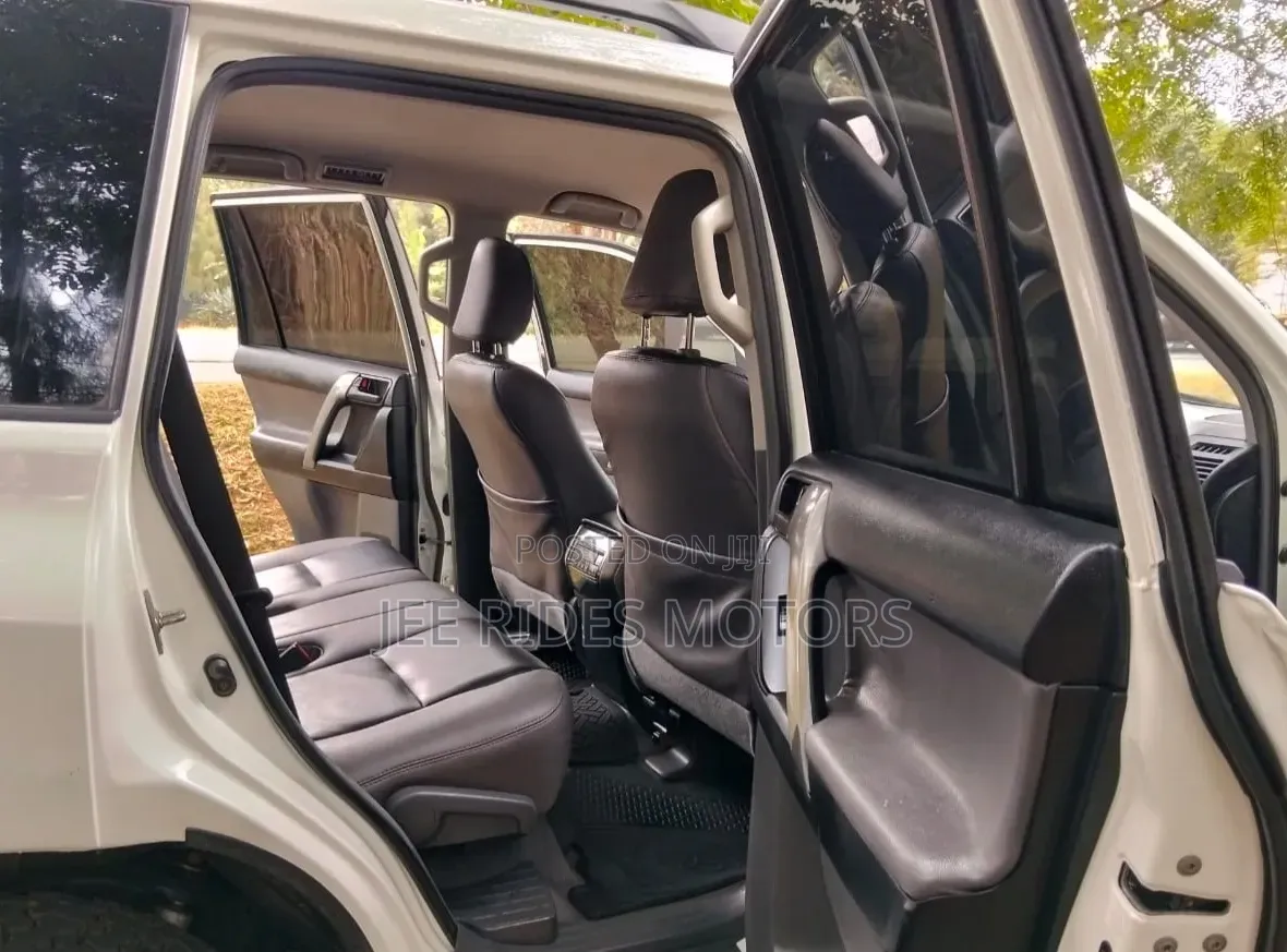 Toyota Land Cruiser Prado 2012 Off white