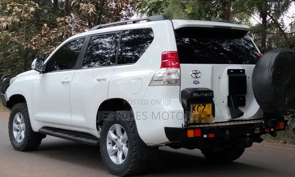 Toyota Land Cruiser Prado 2012 Off white