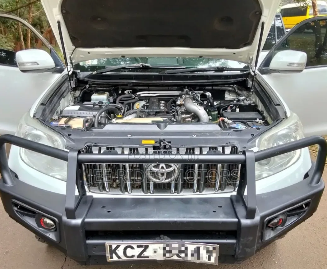 Toyota Land Cruiser Prado 2012 Off white