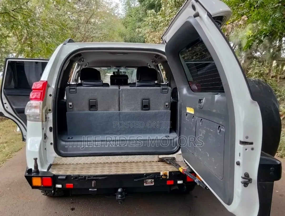 Toyota Land Cruiser Prado 2012 Off white