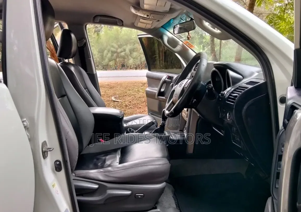 Toyota Land Cruiser Prado 2012 Off white