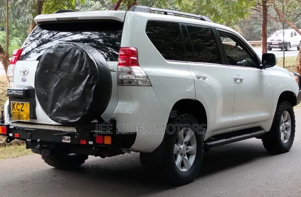 Toyota Land Cruiser Prado 2012 Off white