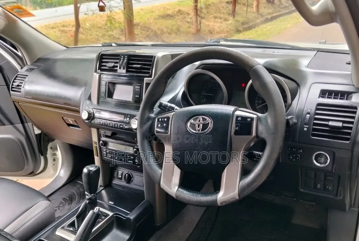 Toyota Land Cruiser Prado 2012 Off white