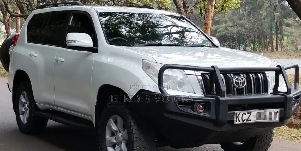 Toyota Land Cruiser Prado 2012 Off white