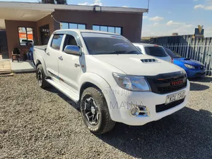 Toyota Hilux 3.0 D-4D 4x4 2012 White