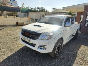 Toyota Hilux 3.0 D-4D 4x4 2012 White