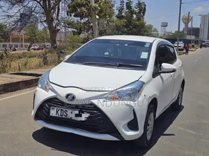 Toyota Vitz 2017 White