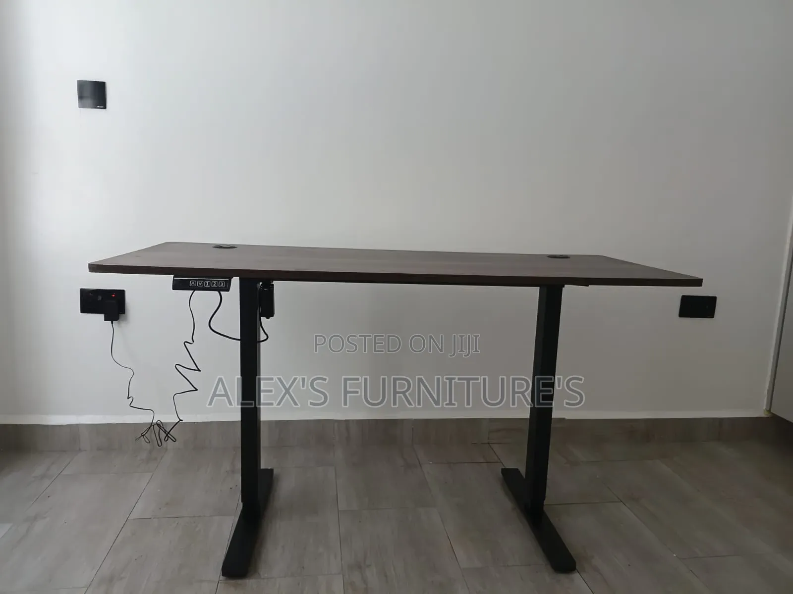 Height Adjustable Desk/Socket Connection Desk