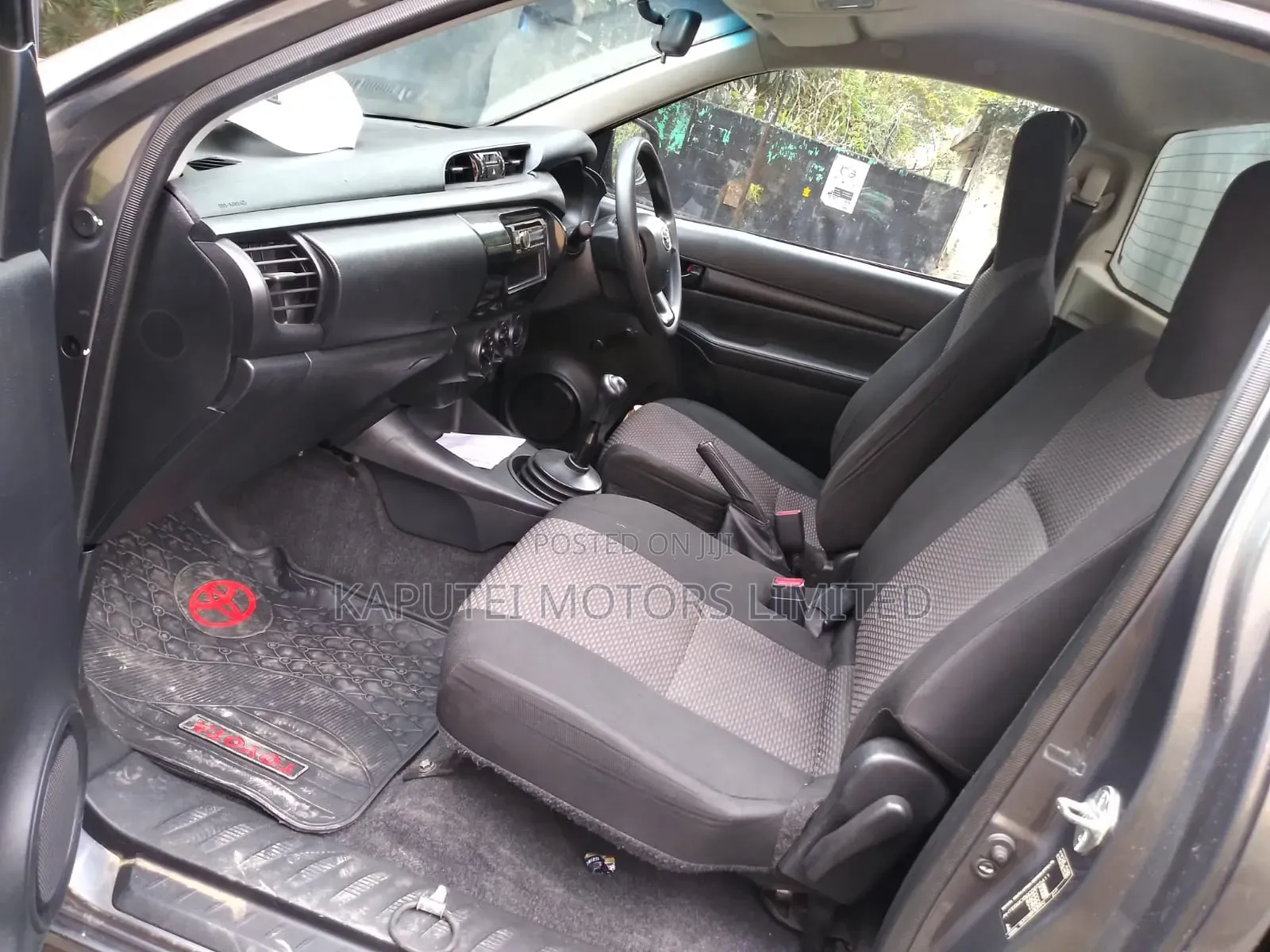 Toyota Hilux 2020 Gray