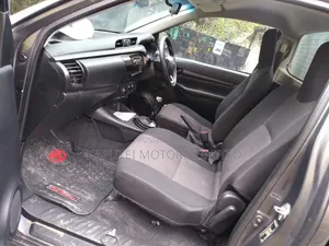 Toyota Hilux 2020 Gray