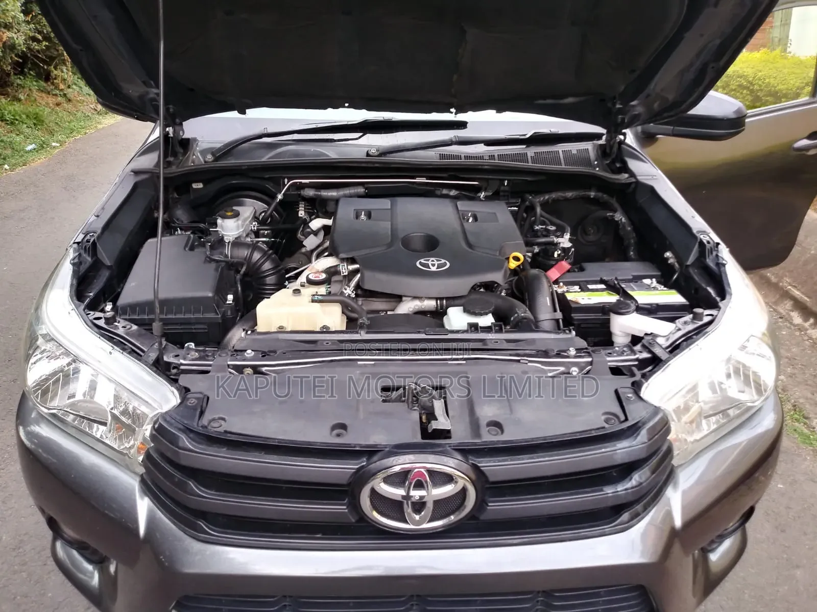 Toyota Hilux 2020 Gray