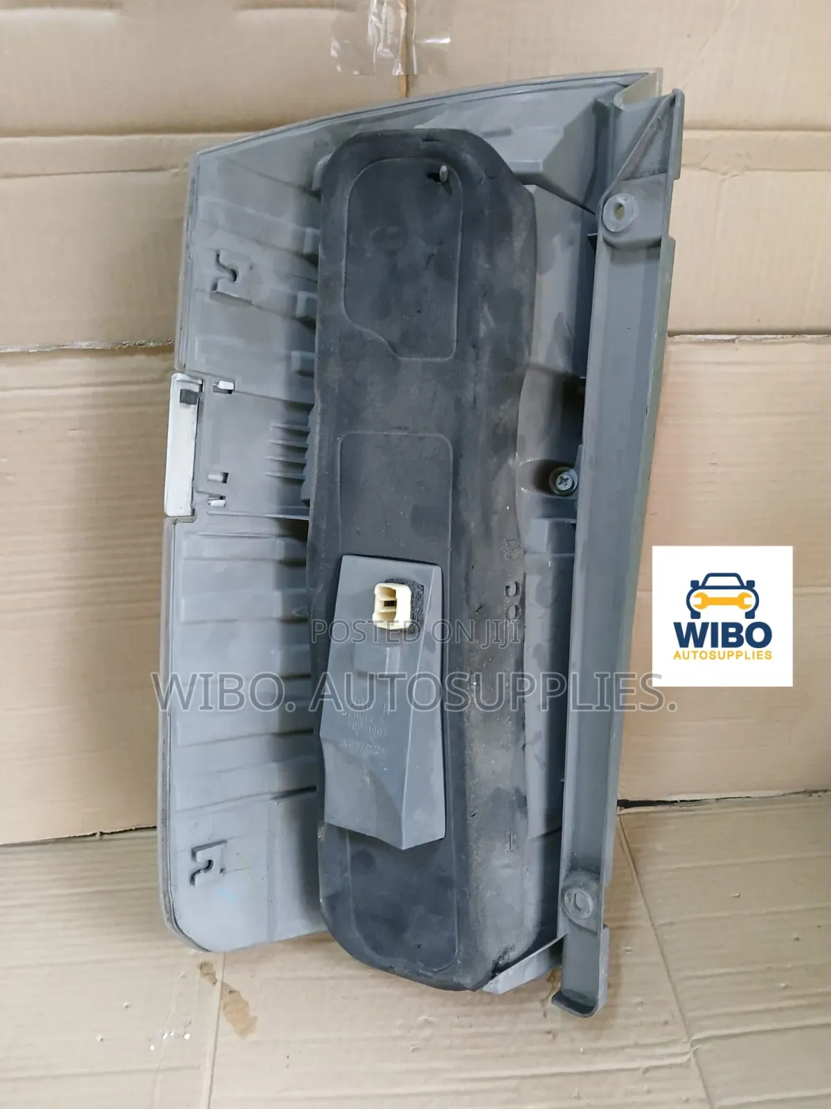 Toyota Voxy 2003-2006 Taillights.