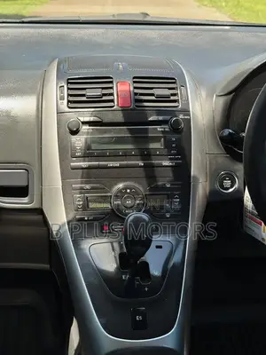 Toyota Auris 2010 Gray
