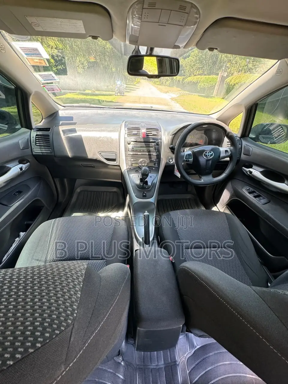 Toyota Auris 2010 Gray