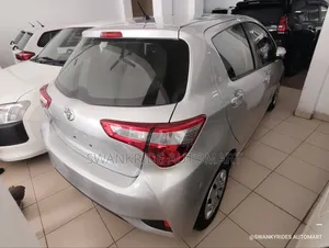 Toyota Vitz 1.0 FWD 5dr 2019 Silver