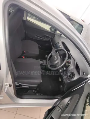 Toyota Vitz 1.0 FWD 5dr 2019 Silver