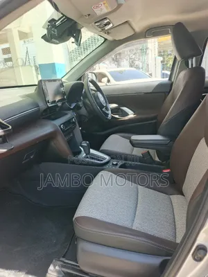 Toyota Yaris Cross 1.5 Hybrid AWD 2021 Silver