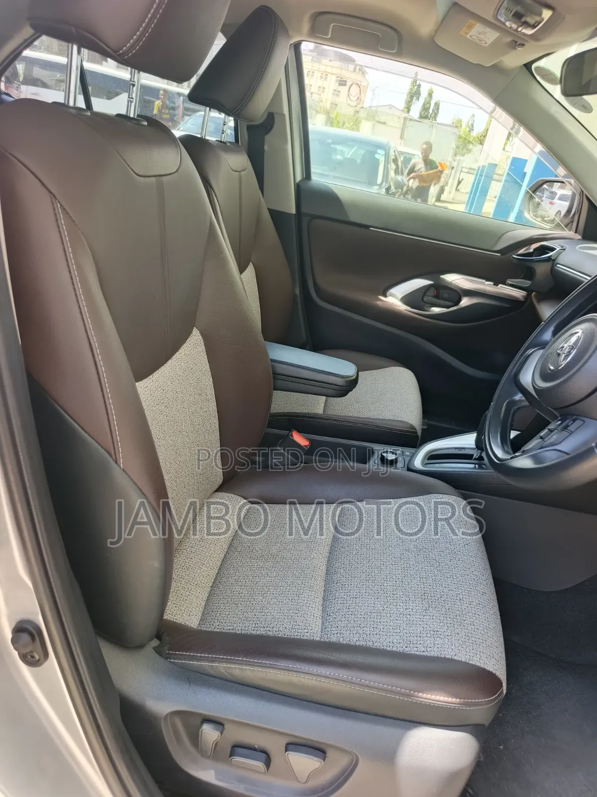 Toyota Yaris Cross 1.5 Hybrid AWD 2021 Silver