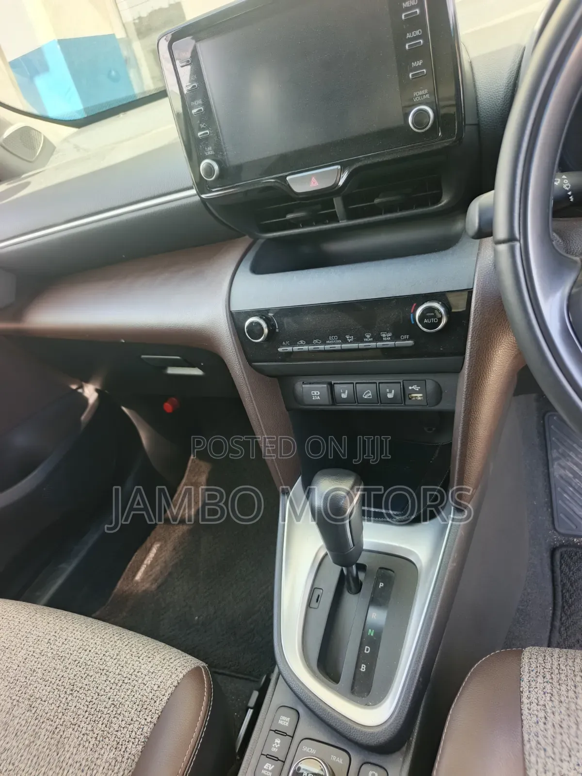Toyota Yaris Cross 1.5 Hybrid AWD 2021 Silver