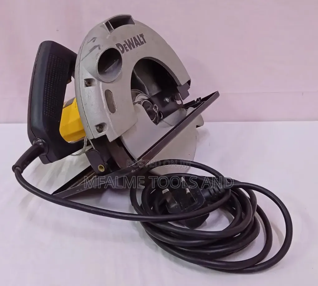 Ex-Uk Dewalt Electric Circular Saw