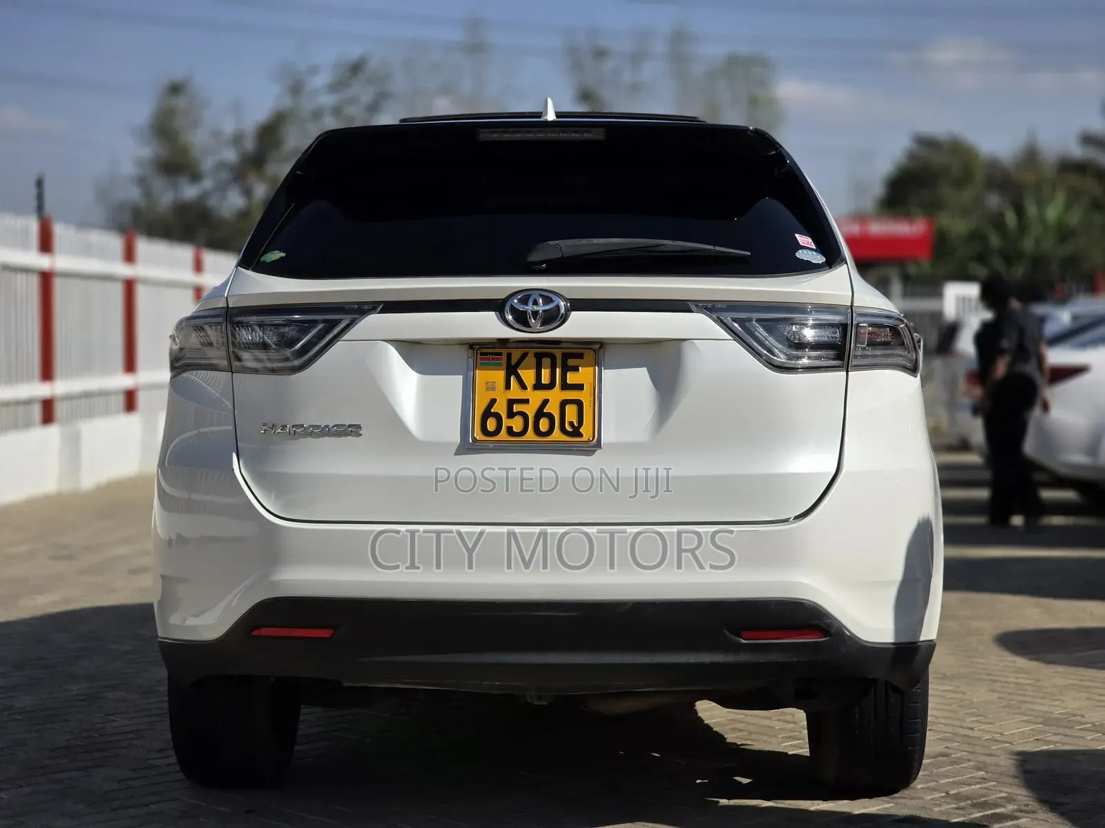 Toyota Harrier 2.0 2015 White