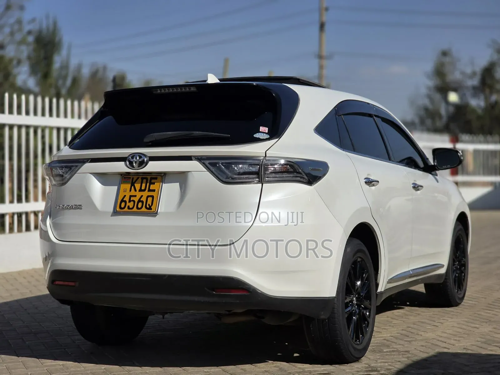 Toyota Harrier 2.0 2015 White