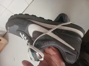 Brand NEW NIKE SNEAKERS – Original Stylish