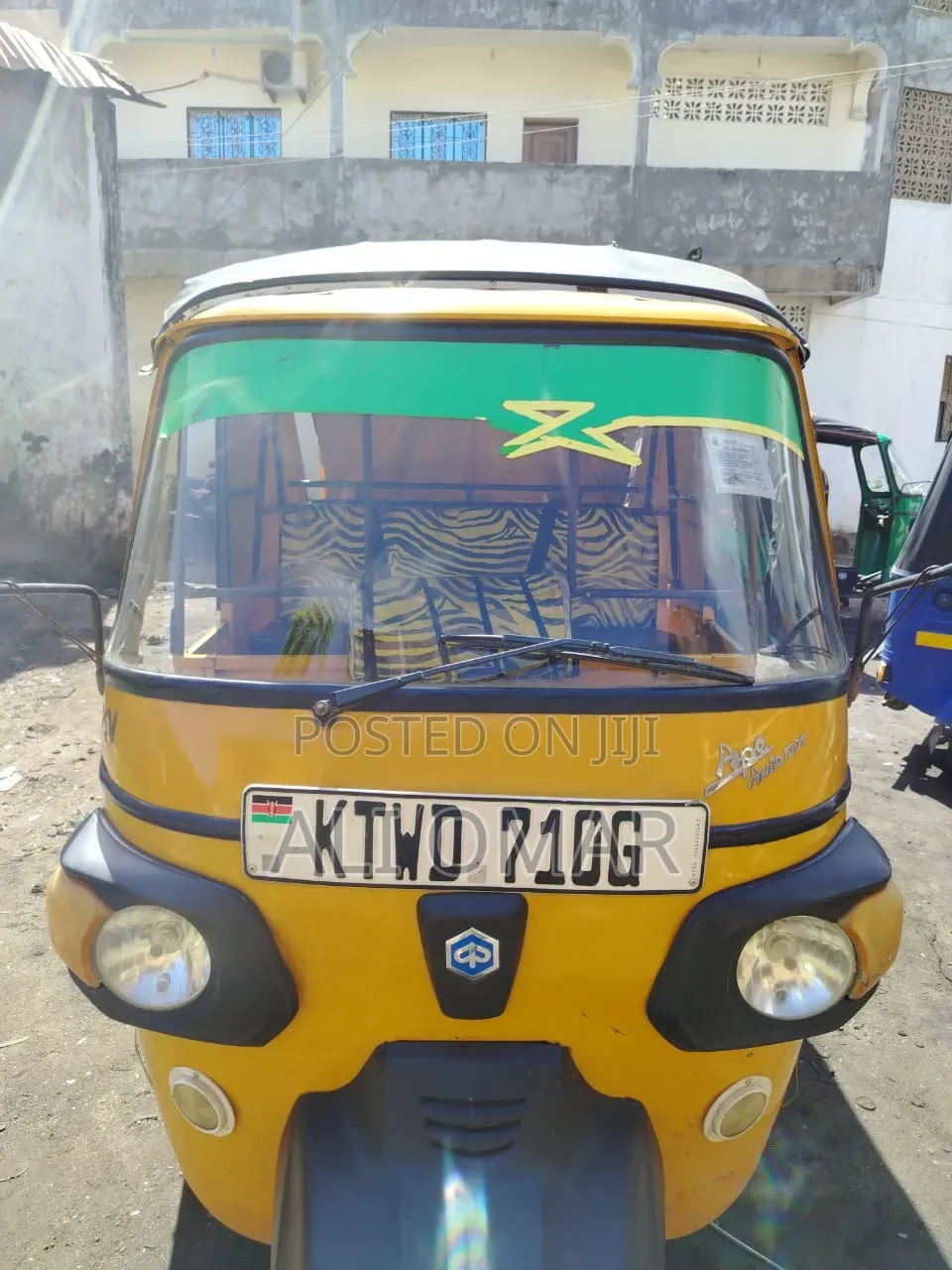 Piaggio 2025 Yellow