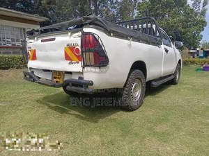 Toyota Hilux 2015 White