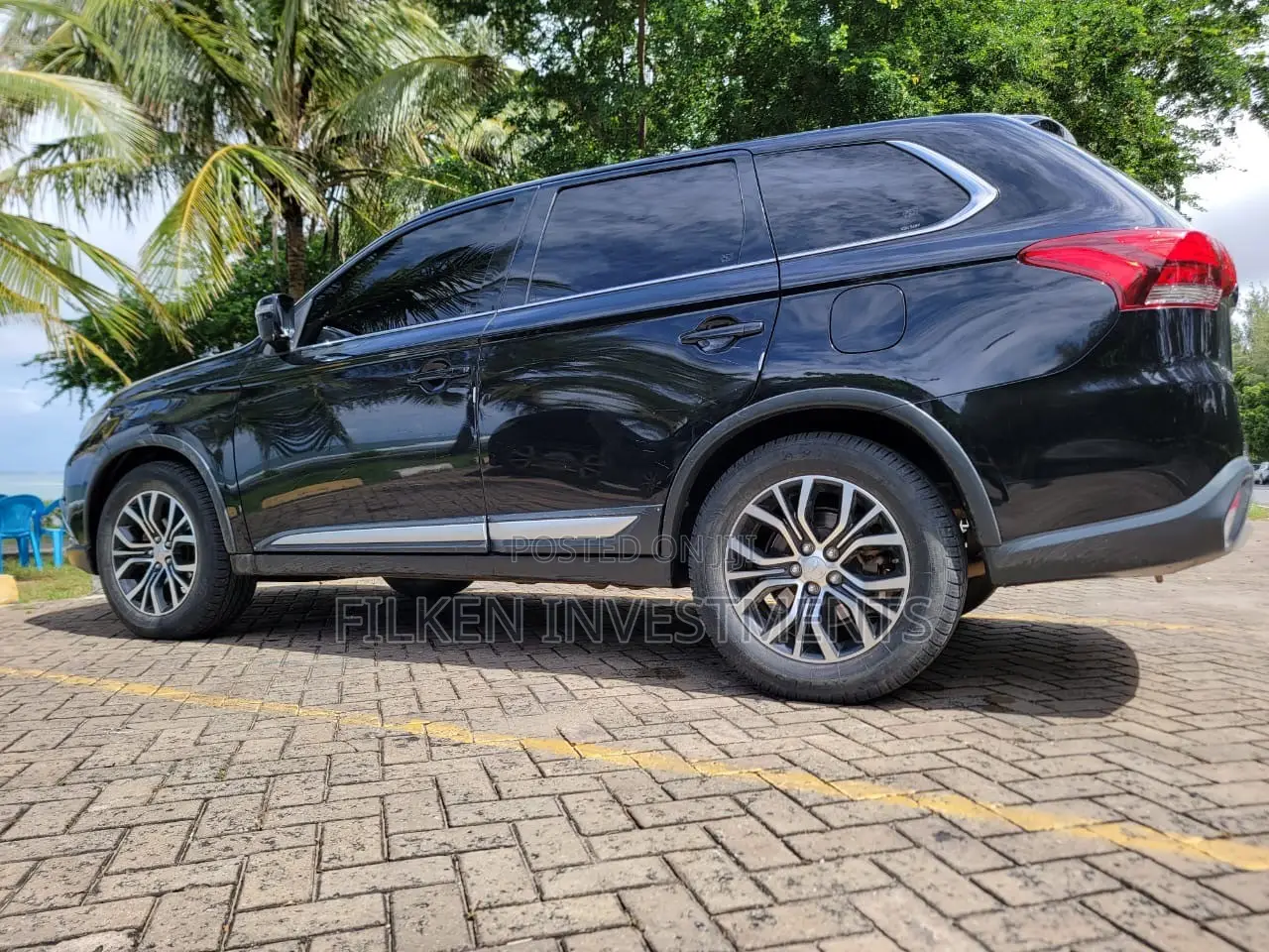 Mitsubishi Outlander 2016 Black