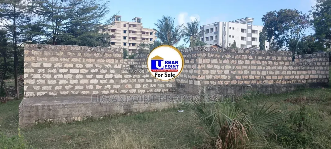 1/8acre With Uncompleted 3bdm House in Mwembeni Bamburi