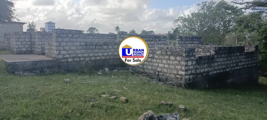 1/8acre With Uncompleted 3bdm House in Mwembeni Bamburi