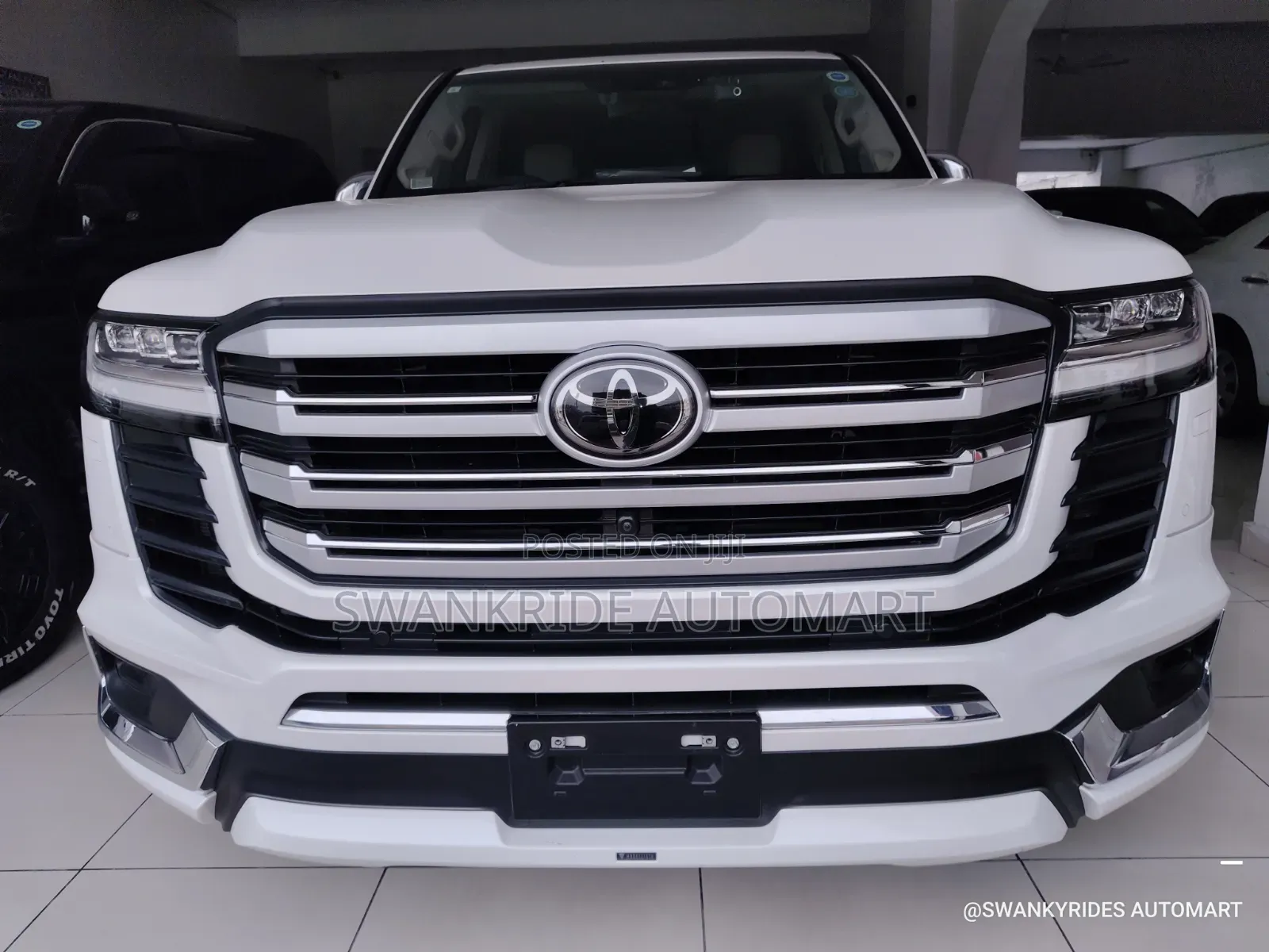 Toyota Land Cruiser LC300 2022 White