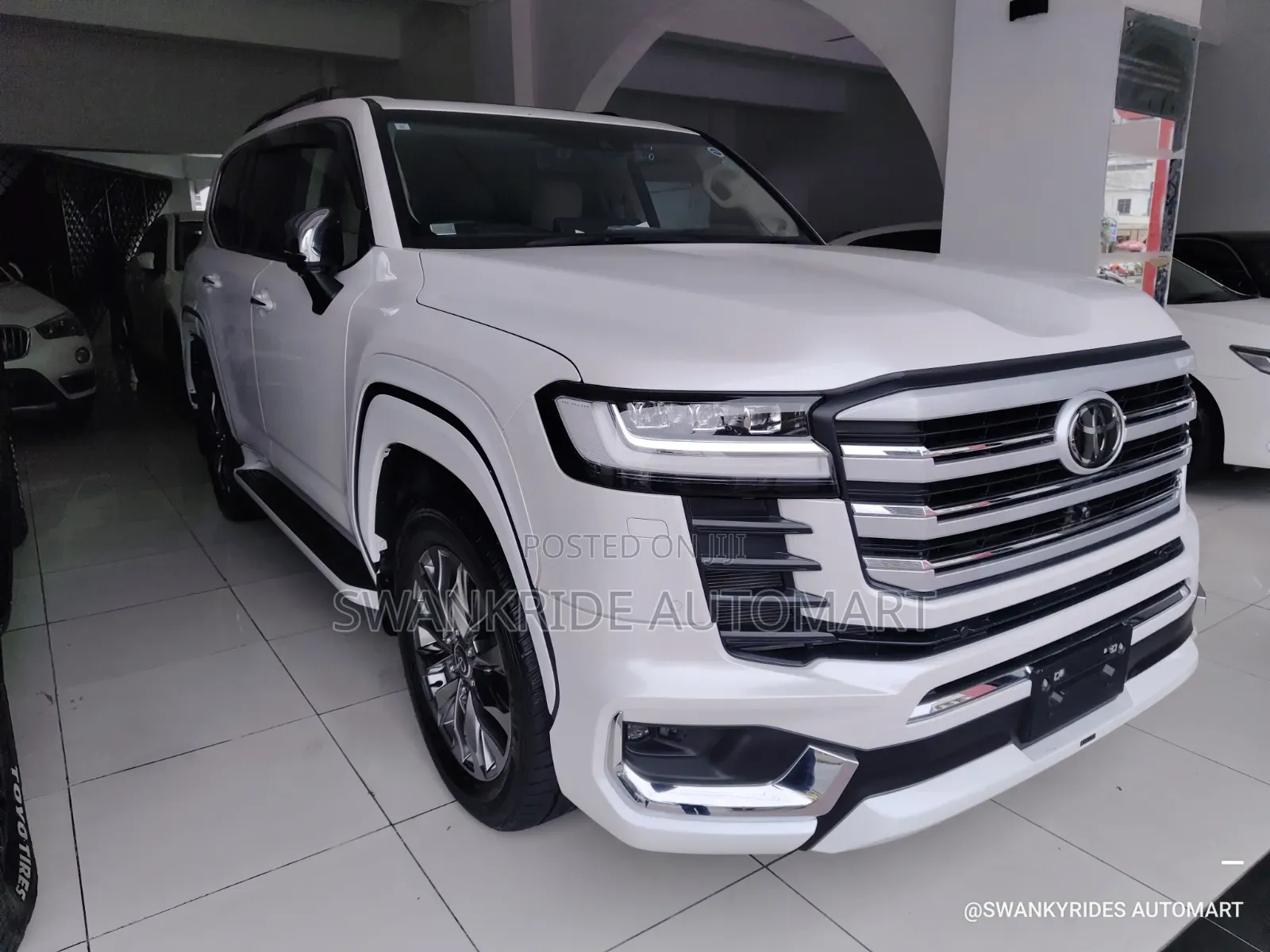 Toyota Land Cruiser LC300 2022 White