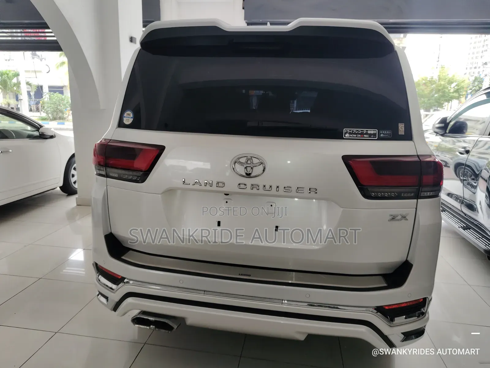Toyota Land Cruiser LC300 2022 White