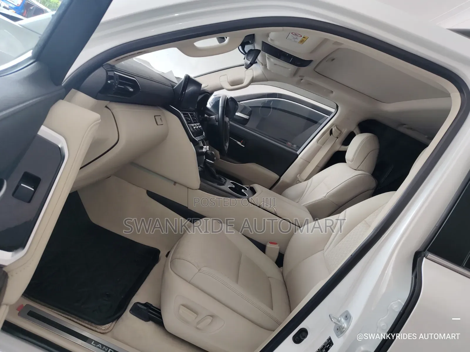 Toyota Land Cruiser LC300 2022 White
