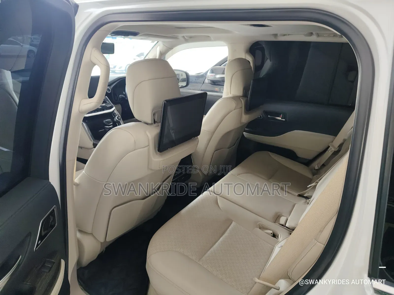 Toyota Land Cruiser LC300 2022 White